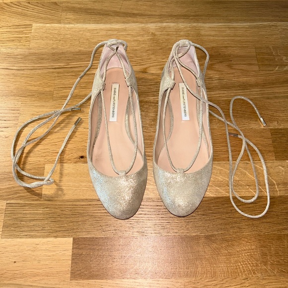 DVF Diane Von Furstenberg Gold Ballet Flats with Ankle Tie Up Size 6.5 - Picture 1 of 6